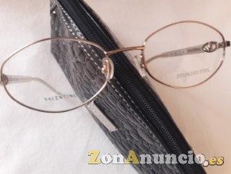 Montura de gafas nuevas de Valentino